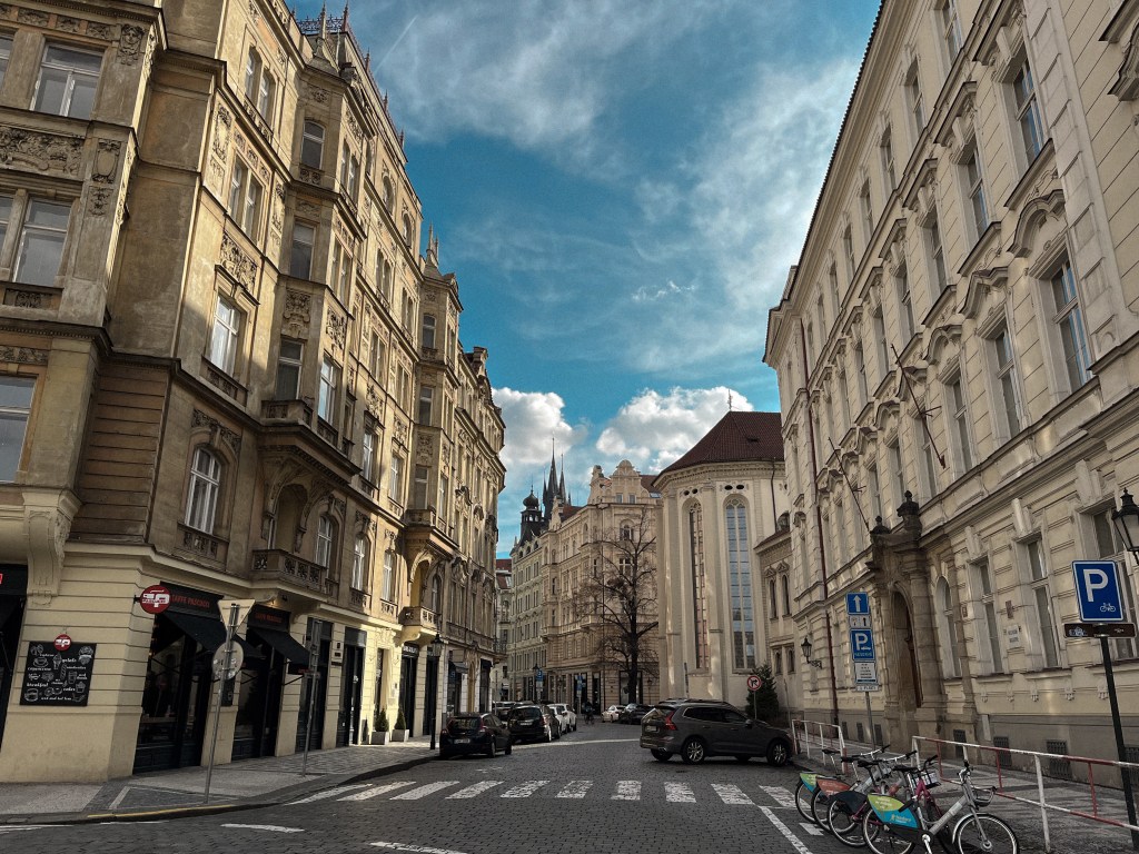 A Prague free tour is a great way to learn about Czech architecture and the capital city.